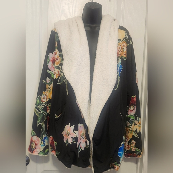 Johnny Was Cream Teddy Jacket with Black Floral-Lined Hood Reversible Size XL - Picture 4 of 5